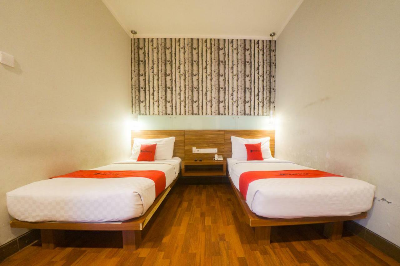RedDoorz Plus @ Celaket Malang Exterior foto